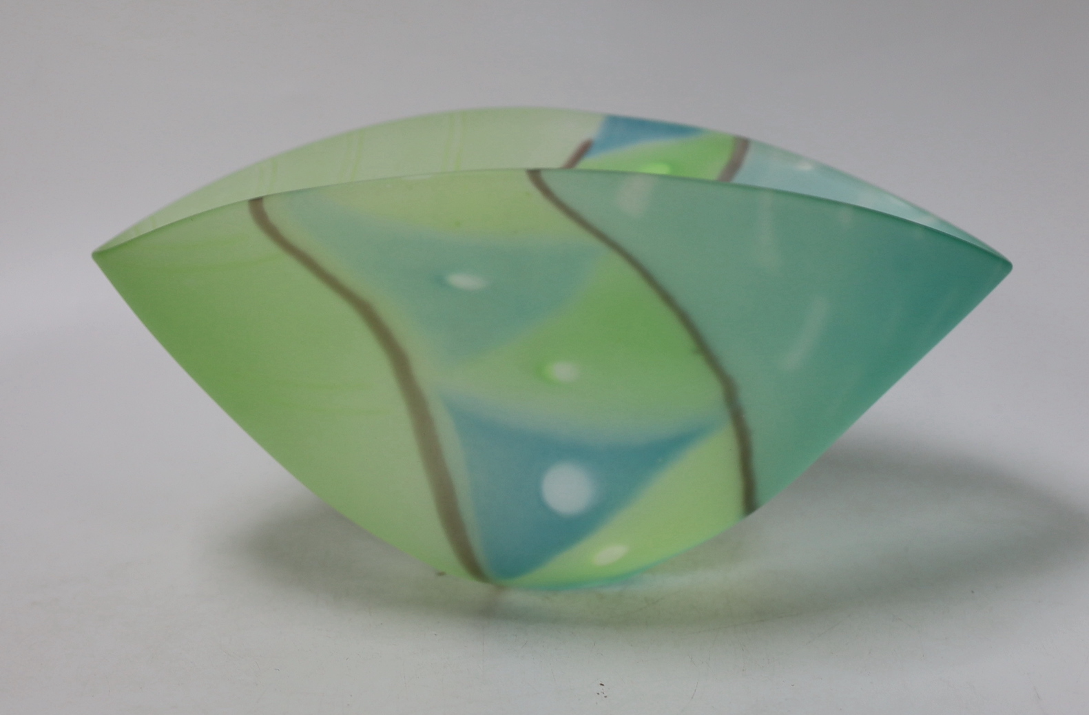 A 1990's Pauline Solven studio art glass bowl, 25.5cm wide, 13cm high